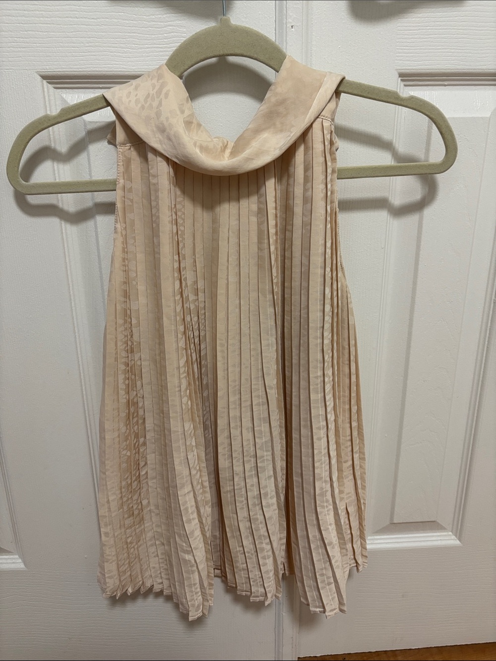 Banana Republic Pleated Sleeveless Blouse in Light Blush
